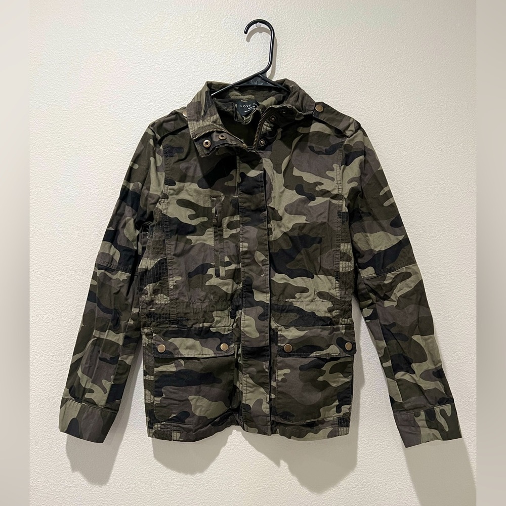5/$10 Love Tree Cargo Utility Jacket Size Medium